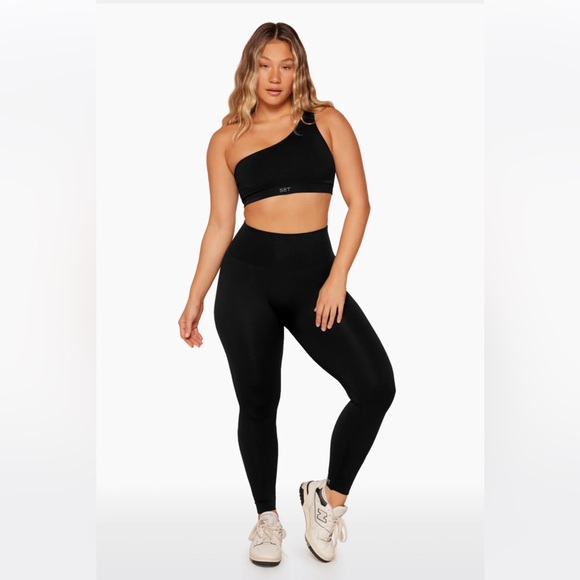 SCULPTFLEX® LEGGINGS - ONYX × 1
Onyx / M - Picture 1 of 5